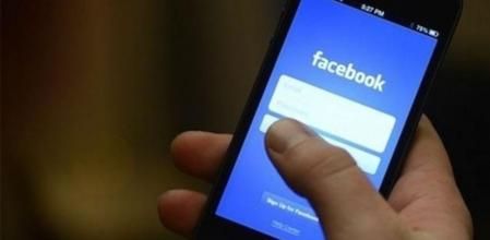 Página de acceso a Facebook desde un smartphone