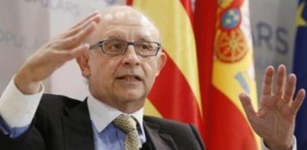 El ministro de Hacienda y Administraciones Públicas, Cristóbal Montoro, durante su participación en un foro económico del PPC que ha tenido lugar esta tarde en Vilanova i la Geltrú.