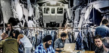 Fira de Barcelona se ha hecho con un nuevo salón de moda que se celebraba en París: el Denim by Première Vision, el más importante en ropa tejana de marca. El Denim organiza otra feria en Singapur.