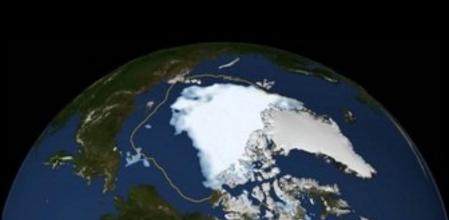 Reducción de la capa cubierta por el hielo en el Ártico en verano de 2012, mucho menor de la media (señalada con la linea naranja)