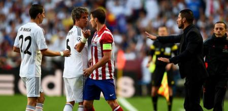 Coentrao y Gabi se encaran durante la final de Champions