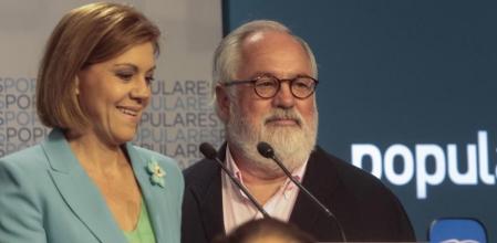 Miguel Arias Cañete y María Dolores de Cospedal en la sede del PP en Génova