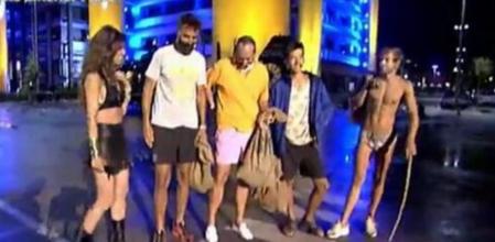 Raquel Sánchez Silva, Rafa Lomana, Nacho Montes, Yong Li y Abraham Gracía, a su llegada a Telecinco durante la final de 'Supervivientes'