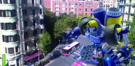 Un Invizimal siembra el caos en medio de la Diagonal de Barcelona gracias a la tecnología de realidad aumentada