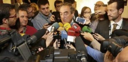 El presidente de la patronal CEOE, Juan Rosell, atiende a los medios de comunicación tras su participación en la segunda jornada de la Reunión del Círculo de Economía de Sitges, en la que directivos y expertos expondrán sus propuestas para impulsar la recuperación de la economía española.