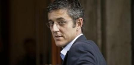 El secretario general del Grupo Socialista en la Cámara Baja, Eduardo Madina, a su llegada hoy al pleno del Congreso.