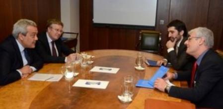 El secretario de Comunicación del Gobierno, Josep Martí, el secretario de Estat de Telecomunicaciones y para la Sociedad de la Información, Víctor Calvo-Sotelo Ibáñez-Martín, el director general de Telecomunicacions i Societat de la Informació de la Generalitat de Catalunya, Jordi Puigneró, y el director general de Telecomunicaciones y Tecnologías de la Información del Gobierno central, Alberto Rodríguez Raposo.