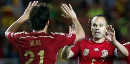 Iniesta y Silva, en el anterior partido de la selección ante Bolivia