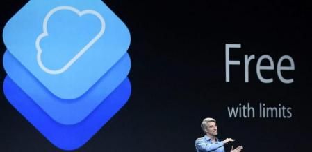 El vicepresidente de ingeniería de software de Apple, Craig Federighi, habla sobre el nuevo sistema operativo iOS 8