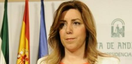 La presidenta de la Junta de Andalucía, Susana Díaz, durante la declaración institucional leída en el Palacio de San Telmo de Sevilla, con motivo del relevo en la jefatura del Estado