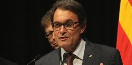 El presidente catalán Artur Mas se dirige a los medios internacionales desde el Saló Sant Jordi del Palau de la Generalitat