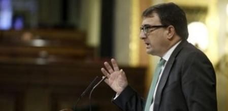 El portavoz del PNV, Aitor Esteban, durante su intervención en el pleno del Congreso que aprobará la ley orgánica por la que se hace efectiva la abdicación del Rey