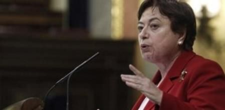 La portavoz del BNG, Olaia Fernández Dávila, durante su intervención ante el pleno del Congreso que debate hoy la ley orgánica que permitirá la abdicación del rey Juan Carlos.