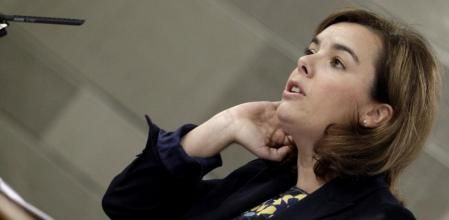 La vicepresidenta del Gobierno, Soraya Sáenz de Santamaría, durante una rueda de prensa
