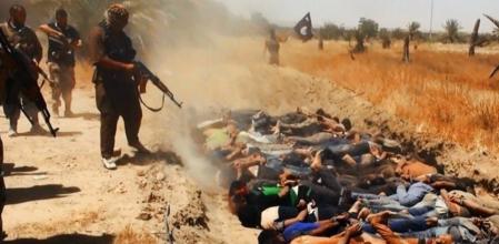 Imagen sin autentificar de una ejecución del EIIL a miembros de las fuerzas de seguridad iraquíes