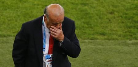 Del Bosque, cabizbajo, durante el partido frente a Chile en el Mundial de Brasil