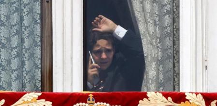 Felipe Juan Froilán, en una ventana del palacio Real, tras la ceremonia de proclamación del rey Felipe VI