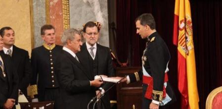 Felipe VI en el momento de jurar su cargo en el Congreso