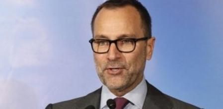 El embajador de Estados Unidos en España, James Costos, durante su intervención en el desayuno informativo en la tribuna 