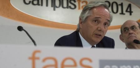 Gómez de la Serna e Ignacio Astarloa en el campus FAES