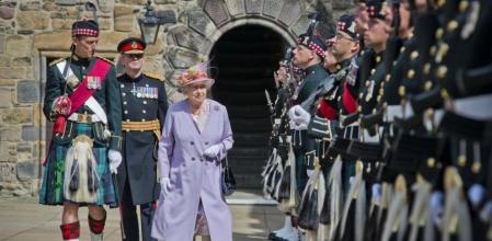 La Reina Isabel II en el 'Scottish National War Memorial' la pasada semana en Edimburgo
