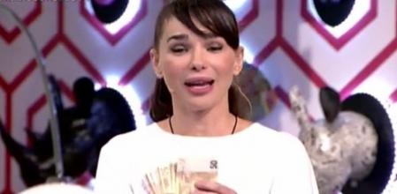 Beatríz Montañez paga la apuesta perdida a Bertín Osborne, con quien se había jugado 1.000 euros, si encontraba algún vídeo de Pablo Iglesias defendiendo al presidente de Venezuela