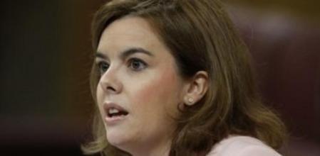 La vicepresidenta del Gobierno, Soraya Sáenz de Santamaría, durante su intervención en el pleno del Congreso de los Diputados, que debate y vota la convalidación del decreto-ley de 4 de julio, de medidas urgentes para el crecimiento, la competitividad y la eficiencia.
