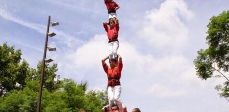 Els Castellers de Barcelona descarreguen el 4d8a a la Rambla del Raval