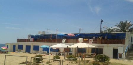 Casas antiguas en la playa de Badalona