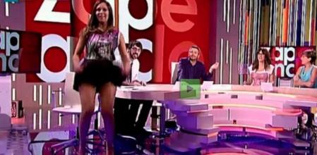 La colaboradora de 'Zappeando', Cristina Pedroche, mostró sus bragas en directo