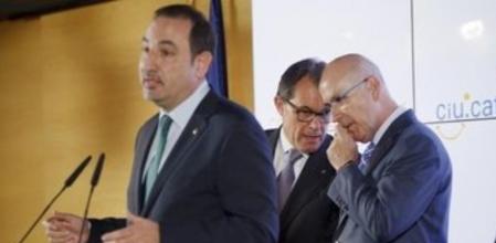 El conseller Ramon Espadaler, en rueda de prensa ante Duran y Mas