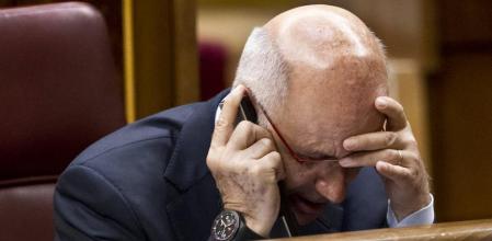 Josep Antoni Duran i Lleida, líder de CiU, en Madrid, utiliza el móvil durante una sesión del pleno del Congreso