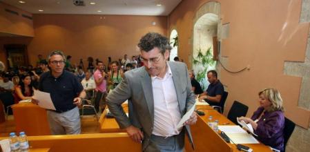 El alcalde de Torredembarra, Pere Font (CiU), durante el pleno en el que ha anunciado que va a presentar su dimisión