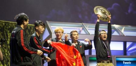 Los integrantes del equipo NewBee, ganadores del torneo de videojuegos The International 2014