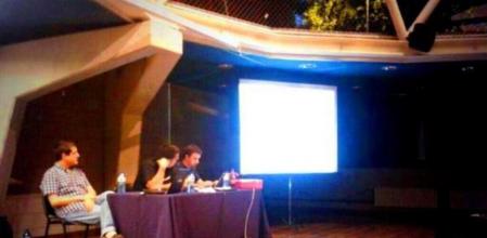 El cap de colla dels Xics exposant el seu punt de vista durant l'assemblea extraordinària