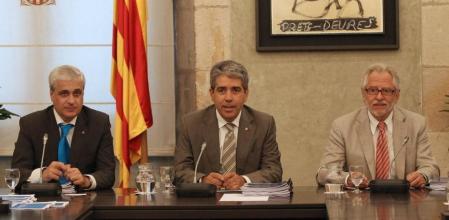 El conseller de Justicia, Germà Gordó, el portavoz del Govern, Francesc Homs, y el presidente del Consell Assesor per a la Transició Nacional (CATN), Carles Viver Pi-Sunyer