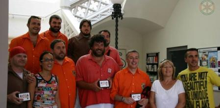 Oriol Junqueras vesteix la camisa dels Carallots de Sant Vicenç