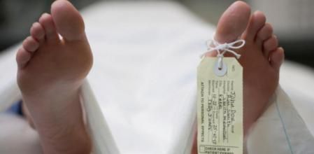 Un cadáver en la morgue
