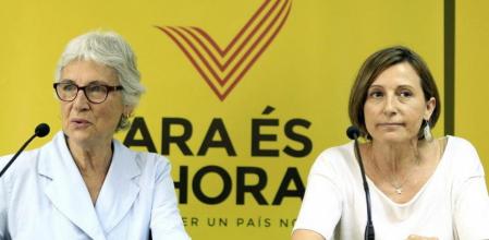 La presidenta de la ANC, Carme Forcadell y la presidenta de Omnium Cultural, Muriel Casals