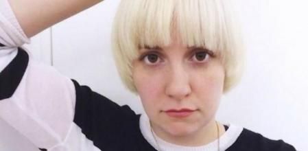 Tras siete años luciendo melena castaña y sin modificar su color de cabello, la actriz Lena Dunham arriesga y se pasa al rubio