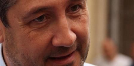 El conseller de Agricultura y dirigente de UDC, Josep Maria Pelegrí, visita las calles de Gràcia, en Barcelona