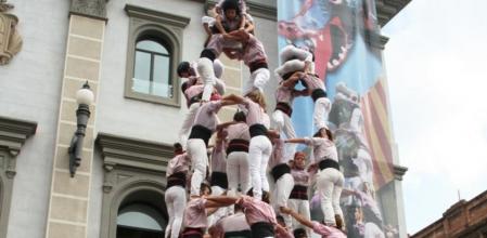 Els Minyons completen el primer castell de gamma extra que s'alça a Igualada