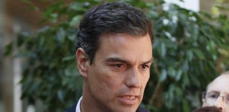 El secretario general del PSOE, Pedro Sánchez, contesta a las preguntas de los periodistas.