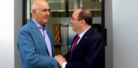 Duran Lleida y Miquel Iceta se despiden tras la reunion que mantuvieron en la sede de Unio