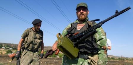 Un soldado prorruso en una localidad a 50 kilómetros de Donetsk.