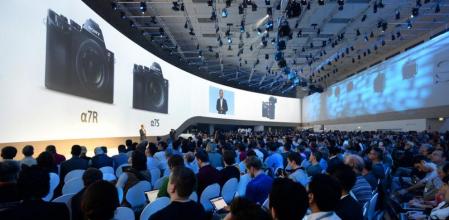 Sony ha presentado sus lentes inteligentes QX30 y QX1 en la feria alemana IFA 2014