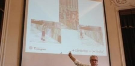 El alcalde de Tarragona, Josep Fèlix Ballesteros, durante la rueda de prensa de presentación de la campaña contra el incivismo