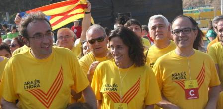 Josep Rull, Mercè Conesa y Jordi Turull, dirigentes de CDC, participaron en la V de la Diada