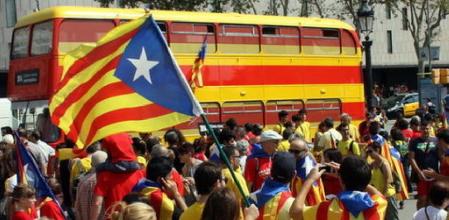 La plaza de Catalunya, llena de 'estelades' i senyeres