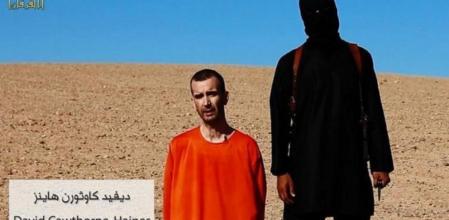 Una imagen del vídeo publicado por el EI en que David Haines es asesinado